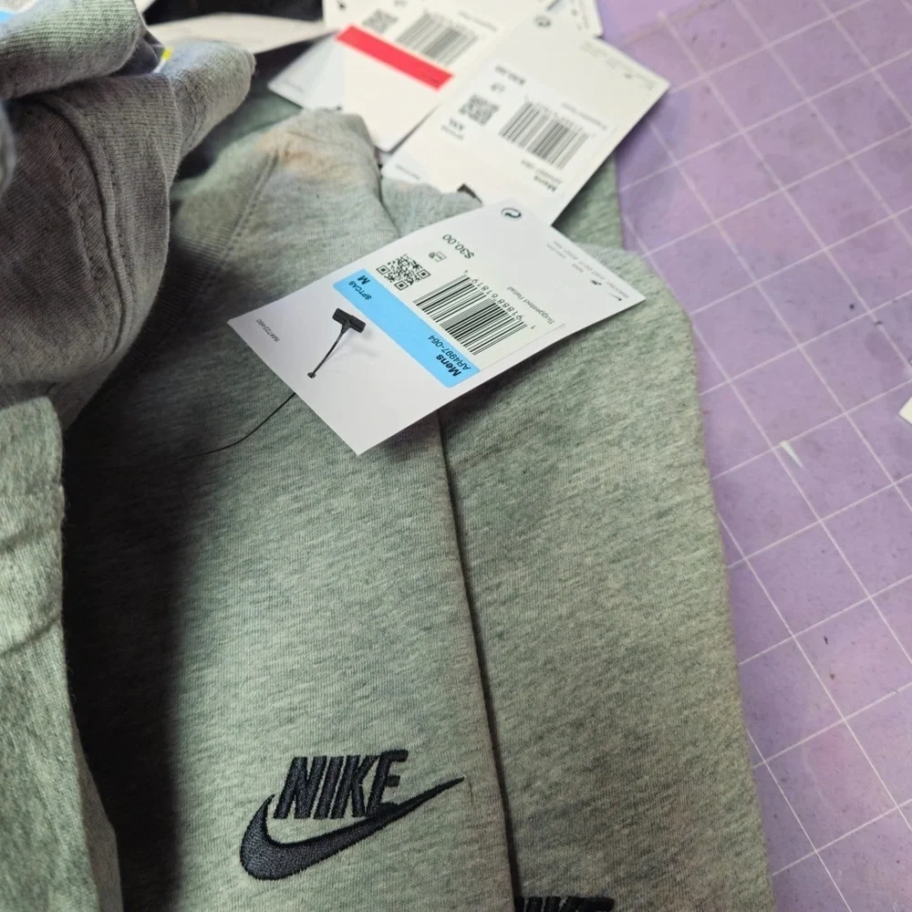 Nike Men's Gray T-Shirt - Picture 6 of 9